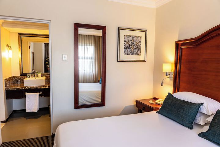 Room 25 of 73