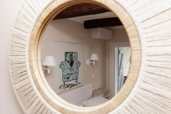 Room 42 of 77