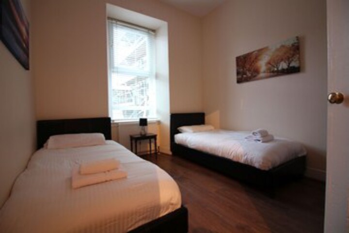 Room 5 of 17