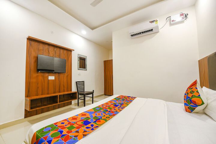 Room 9 of 24