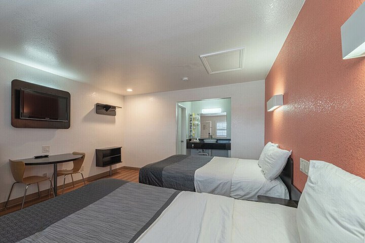 Room 6 of 31