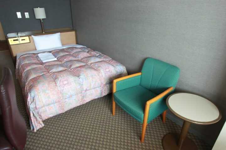 Room 7 of 13