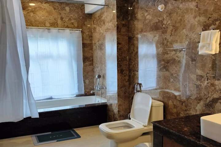 Room 125 of 251