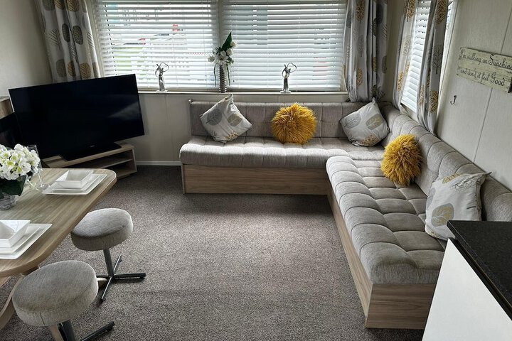 Room 4 of 14