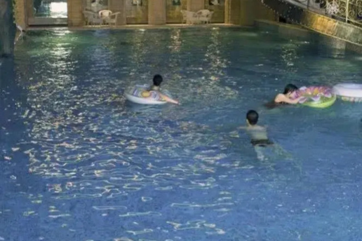 Pool 10 of 18