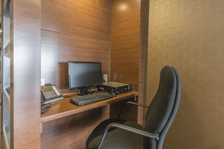 Business Center 48 of 52