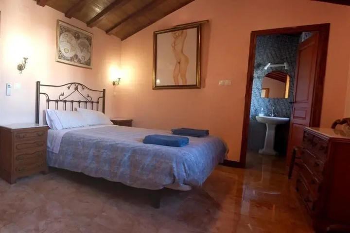 Room 6 of 16