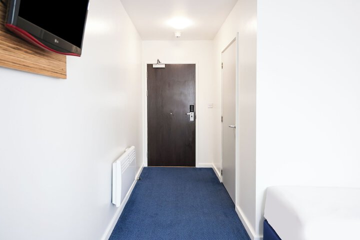 Room 30 of 42