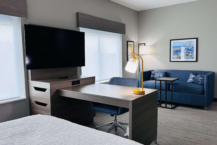 2 Queen Beds Hearing Accessible (5 of 30)