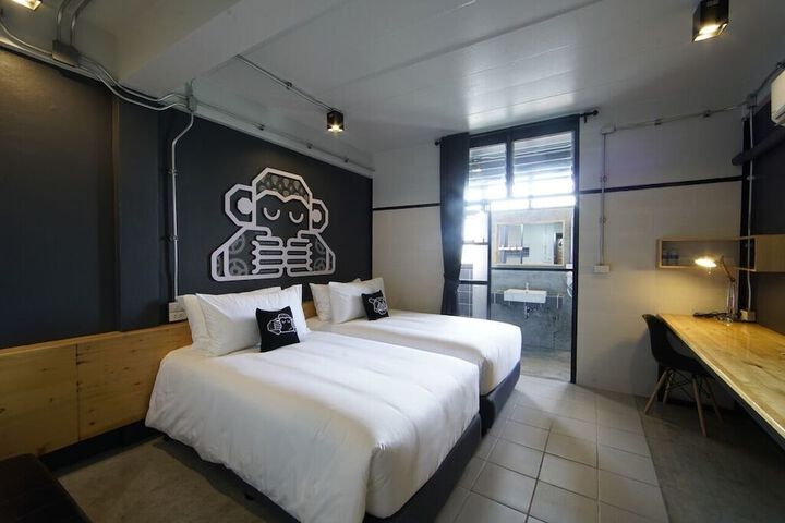 Room 4 of 49