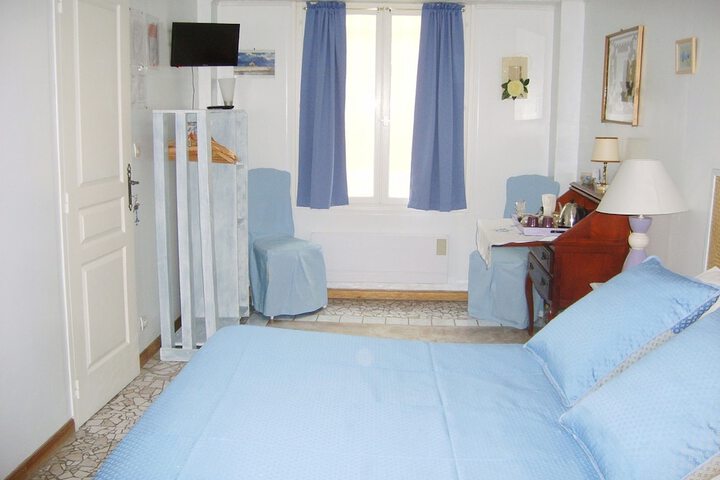 Room 9 of 33