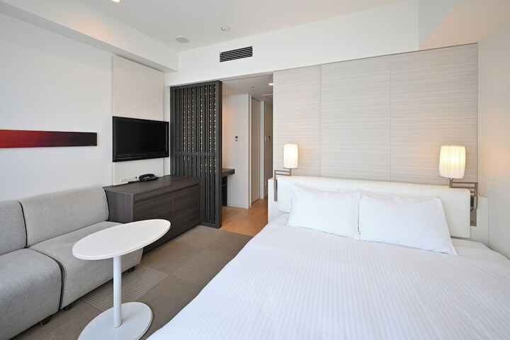 Room 19 of 38