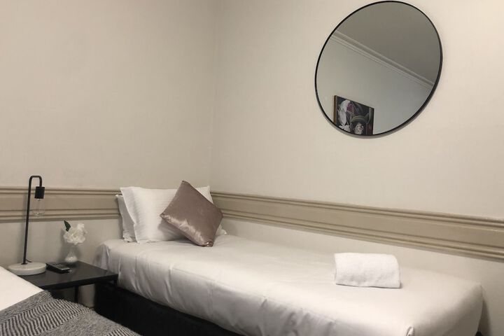 Room 10 of 33