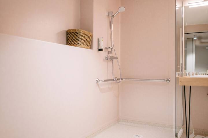 Room 35 of 64