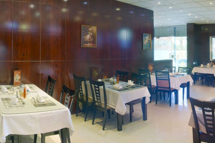 Dining 23 of 34
