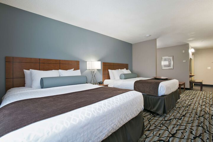 Suite 2 Queen Beds Sofa Bed Microwave and Refrigerator Full Breakfast (23 of 59)