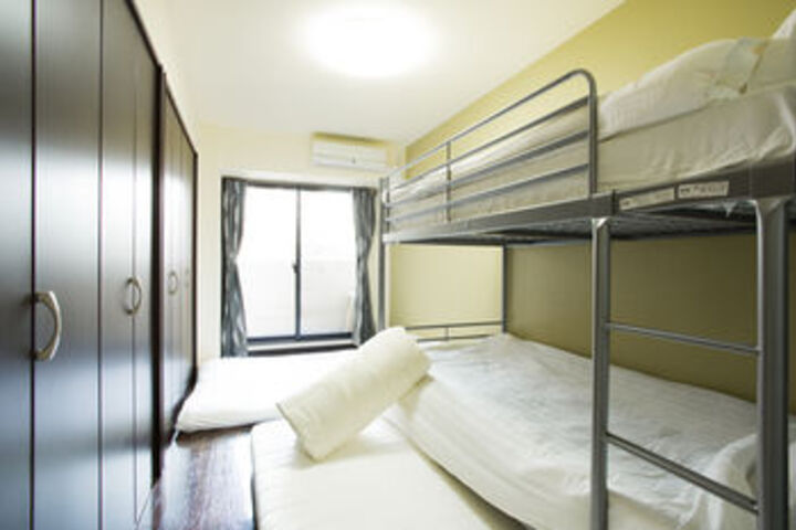 Room 7 of 10