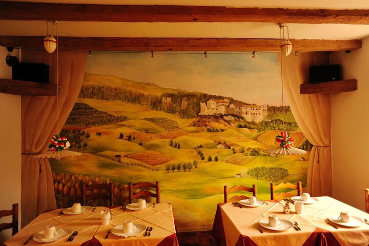 Dining 14 of 21