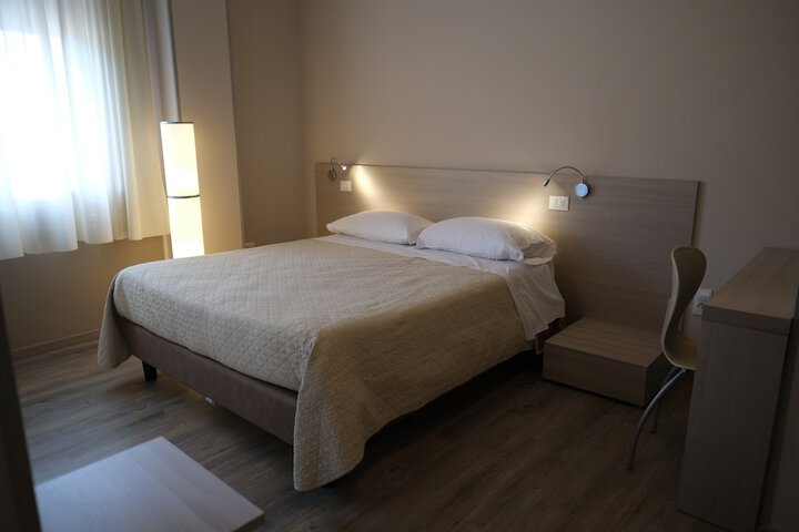 Room 12 of 74
