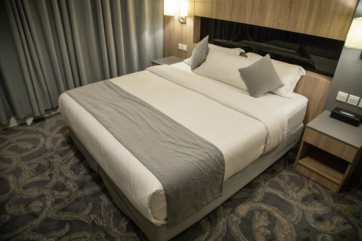Room 7 of 14