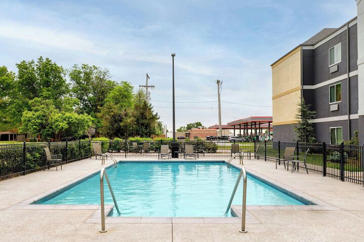Pool Hotel