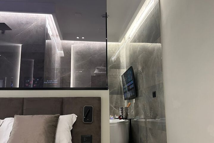Room 16 of 105