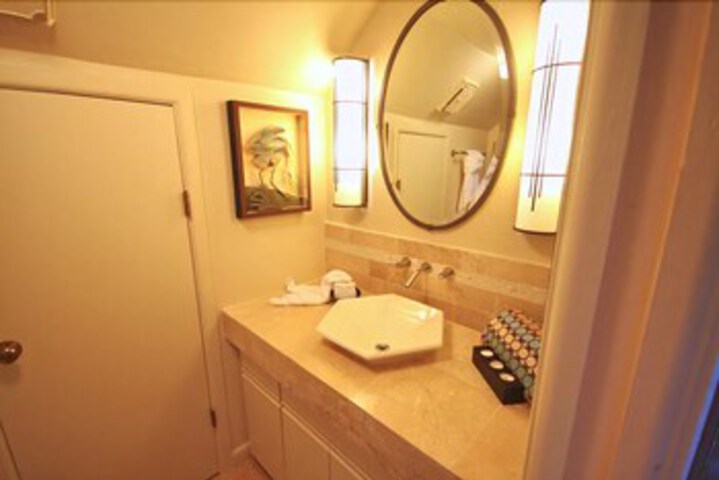 Room 6 of 27