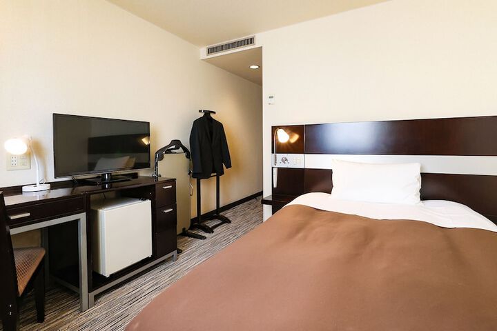 Room 12 of 42