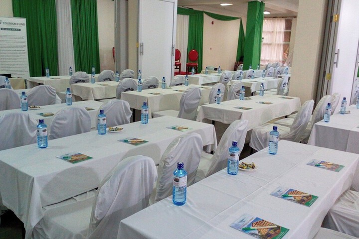 Ballroom/Hall 38 of 54