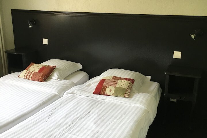 Room 16 of 39