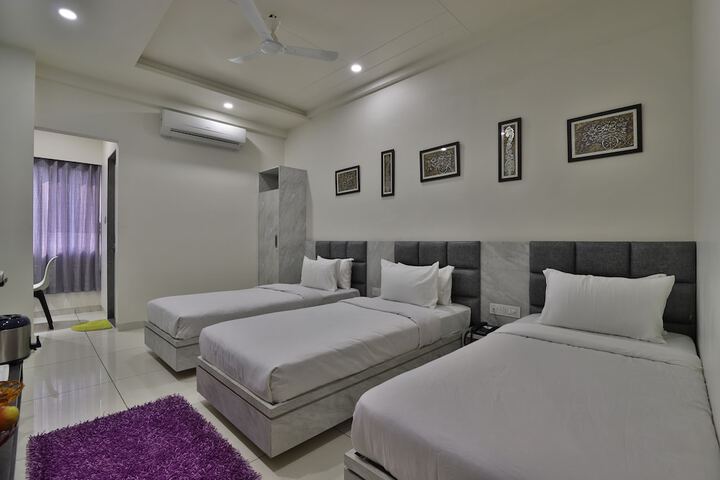Room 13 of 20