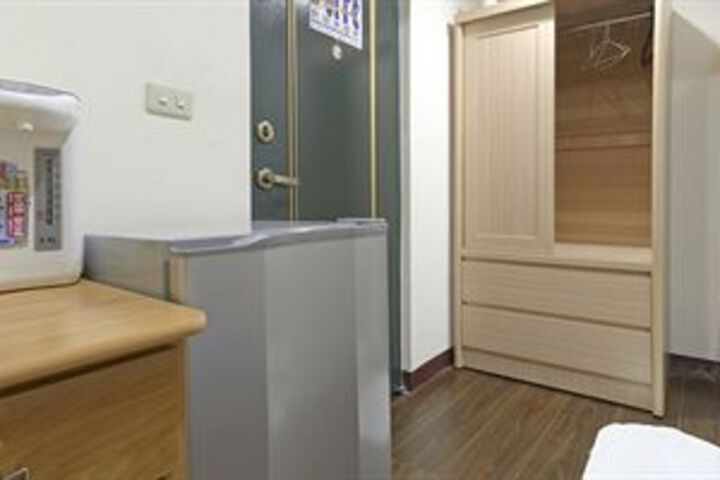 Room 18 of 21