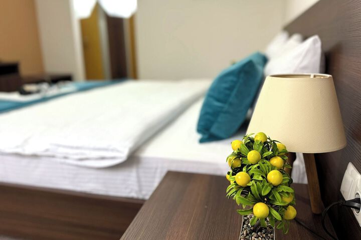 Room 10 of 27