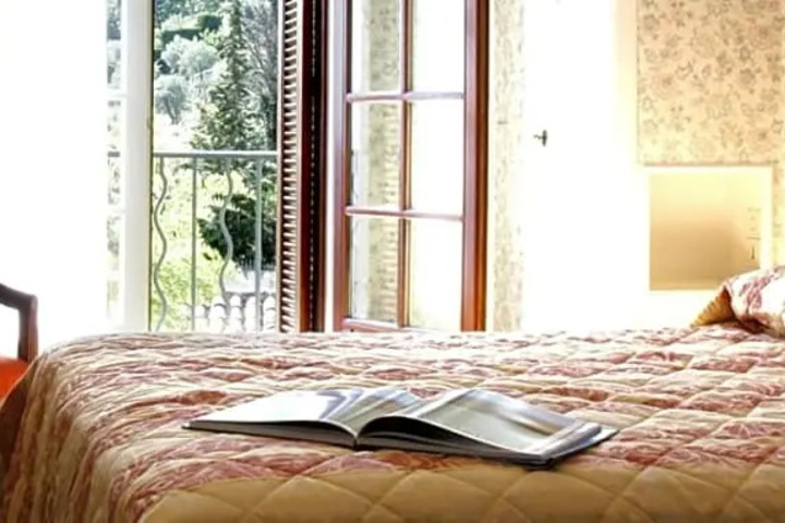 Room 4 of 13