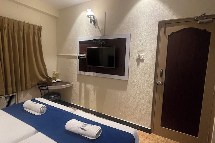 Room 27 of 35