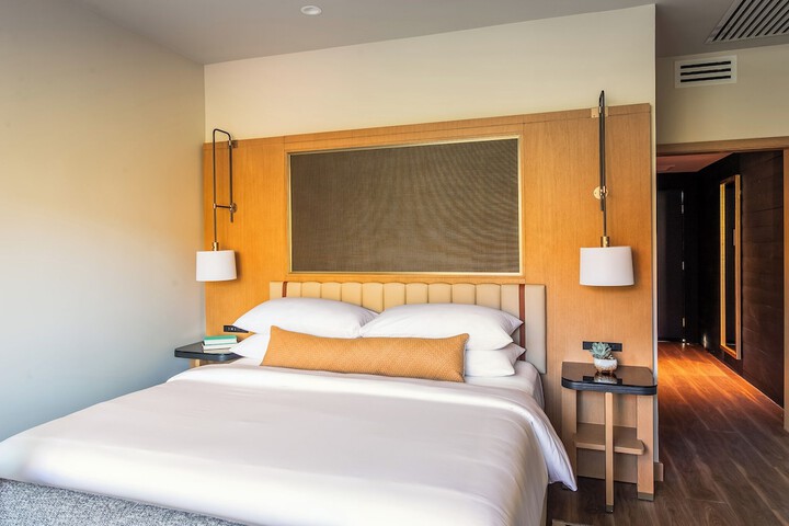 Room 34 of 177