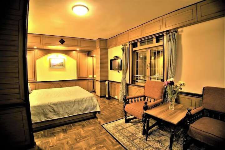 Room 2 of 19