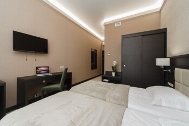 Room 70 of 76