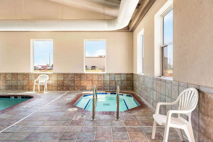 Hotel Pool