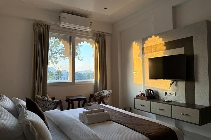 Room 6 of 10