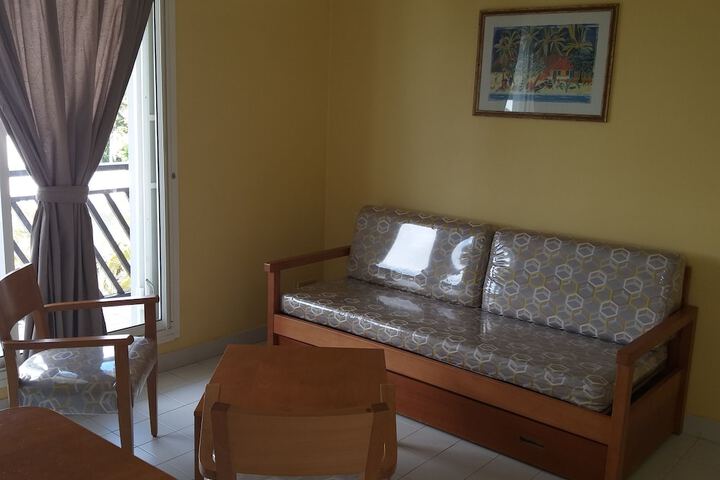 Lounge 70 of 113