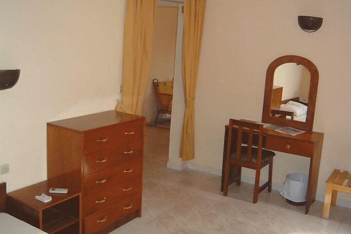 Room 11 of 27