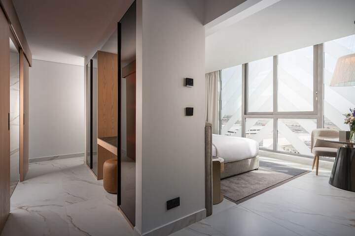 Room 17 of 40