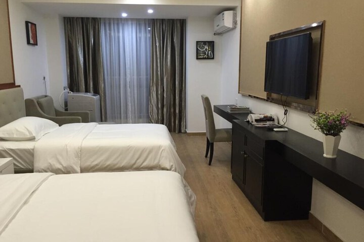 Room 3 of 16