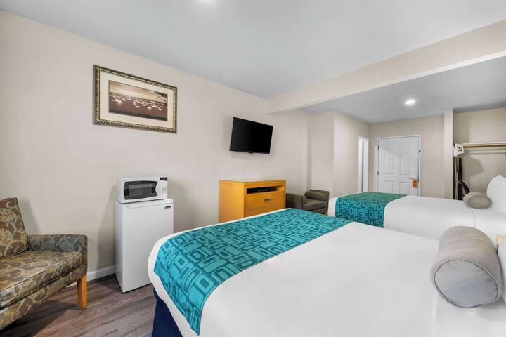 1 Queen Bed (18 of 23)