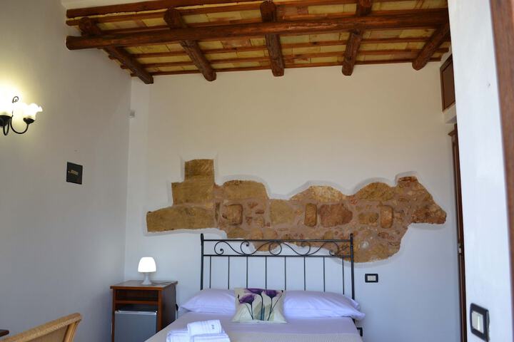 Room 9 of 48