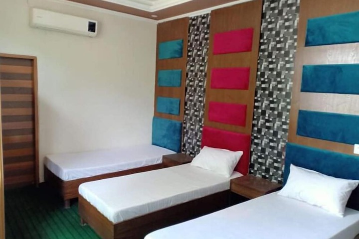 Room 7 of 25
