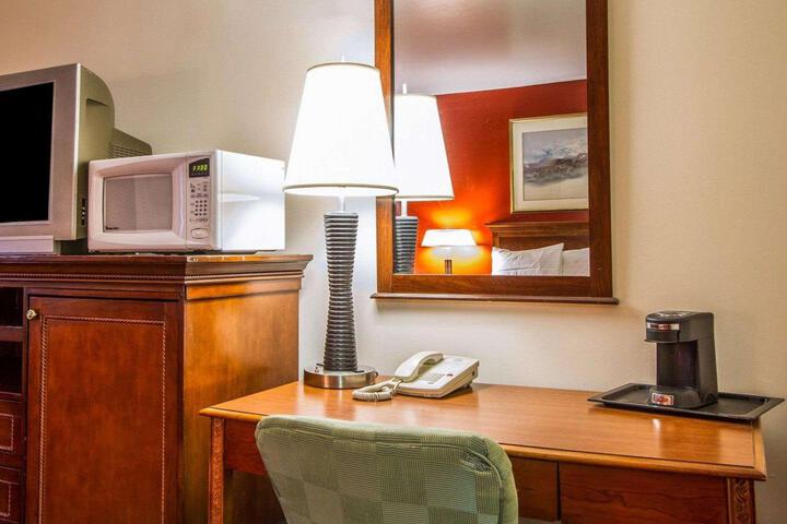 1 King Bed (6 of 11)