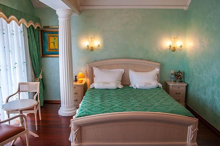 Room 21 of 68