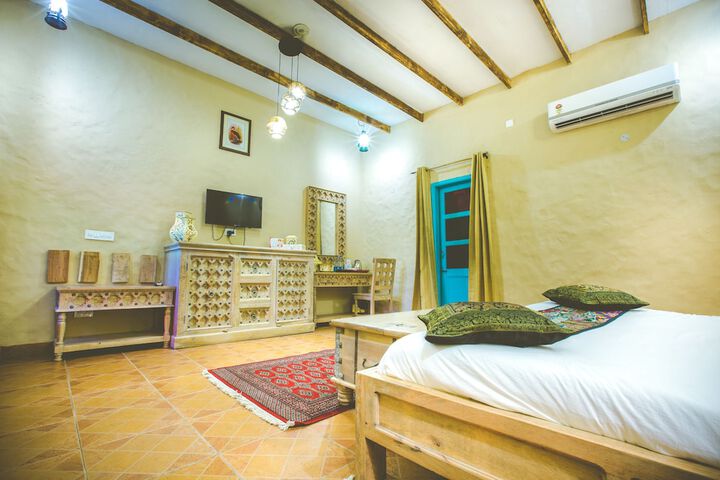 Room 4 of 65